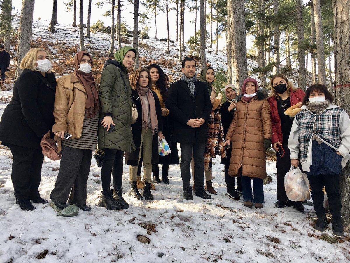 csk_bsk_osm's tweet photo. Osmaniye Doğa Koruma ve Milli Parklar Şube Müdürü Sn. Oktay Deniz'in ev sahipliğinde Milletvekilimiz @kayaismail80 ile birlikte, Zorkun Yaylası Yaban Hayatı Geliştirme Sahası'nda yaban hayvanları ve sahipsiz hayvanlara yönelik yemleme faaliyetimizi gerçekleştirdik. @osmaniyedkmp https://t.co/HAw5iIsEEx