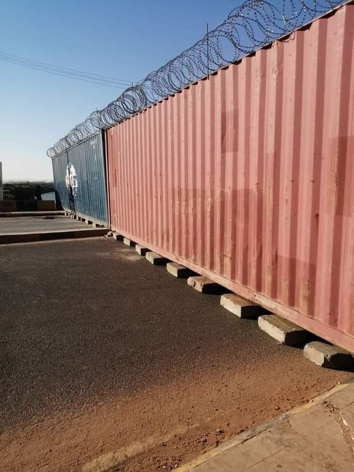 RawiaKardolir's tweet photo. The Military rule has once again cut off all communication in #Sudan in preparation for mass protest nationwide. Once again military rule violates human rights &amp; preventing civilians from exercising the freedom of speech &amp; blocking bridges with containers
 #مليونية30ديسمبر https://t.co/LW3ZZmvUmT