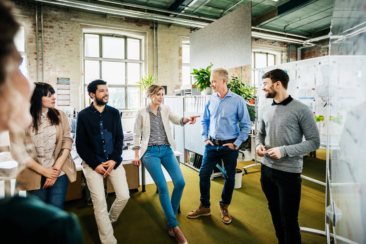 Tipp #9 für mehr Innovationskraft 💡: Netzwerke nutzen 👨‍💻. Ob digital oder offline: Austausch bereichert und bringt Sie weiter. Stürzen Sie sich in #Hackathons, #BarCamps, Verbundprojekte und andere offene Formate, die zu Ihren Leidenschaftsthemen passen.  #ulm #neuulm #zukunft