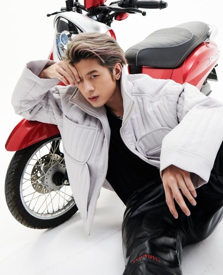 jkxx_moonsun's tweet photo. อยู่ๆดีก็อยากได้รถ แว๊นไปทำงานที่ออฟฟิศ 

TRINITY x YAMAHA

#Yamaha #RevsyourHeart
#ItsAutomatic #Fino125
#TRINITY_TNT https://t.co/INB3dcs34C