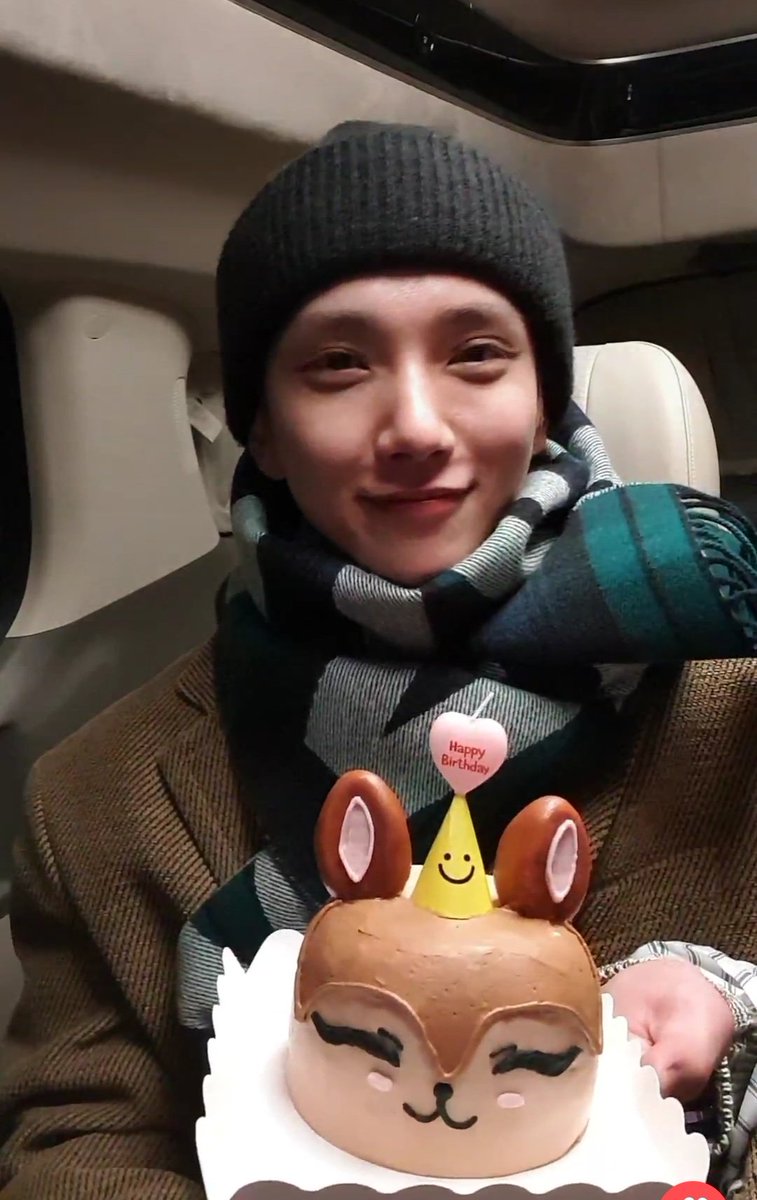 뇨롱이랑 뇨롱 밤비 케이크🥺🥺💓💕