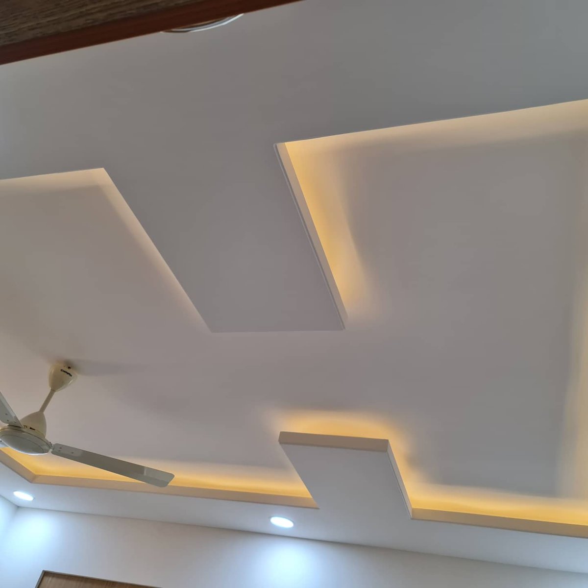 concepteriors's tweet photo. few #falseceiling designs gone by us.
#pop
#studytable #livingroom  #diningroomdecor #tvunit #tvcabinet #kitchendesign #modularfurniture #modularkitchen #modularshutters #interiors #interiordesign #falseceiling #homeinteriors #livingroom #bedroomdesign #foyr #modularkitchen https://t.co/jiIzON1iQC