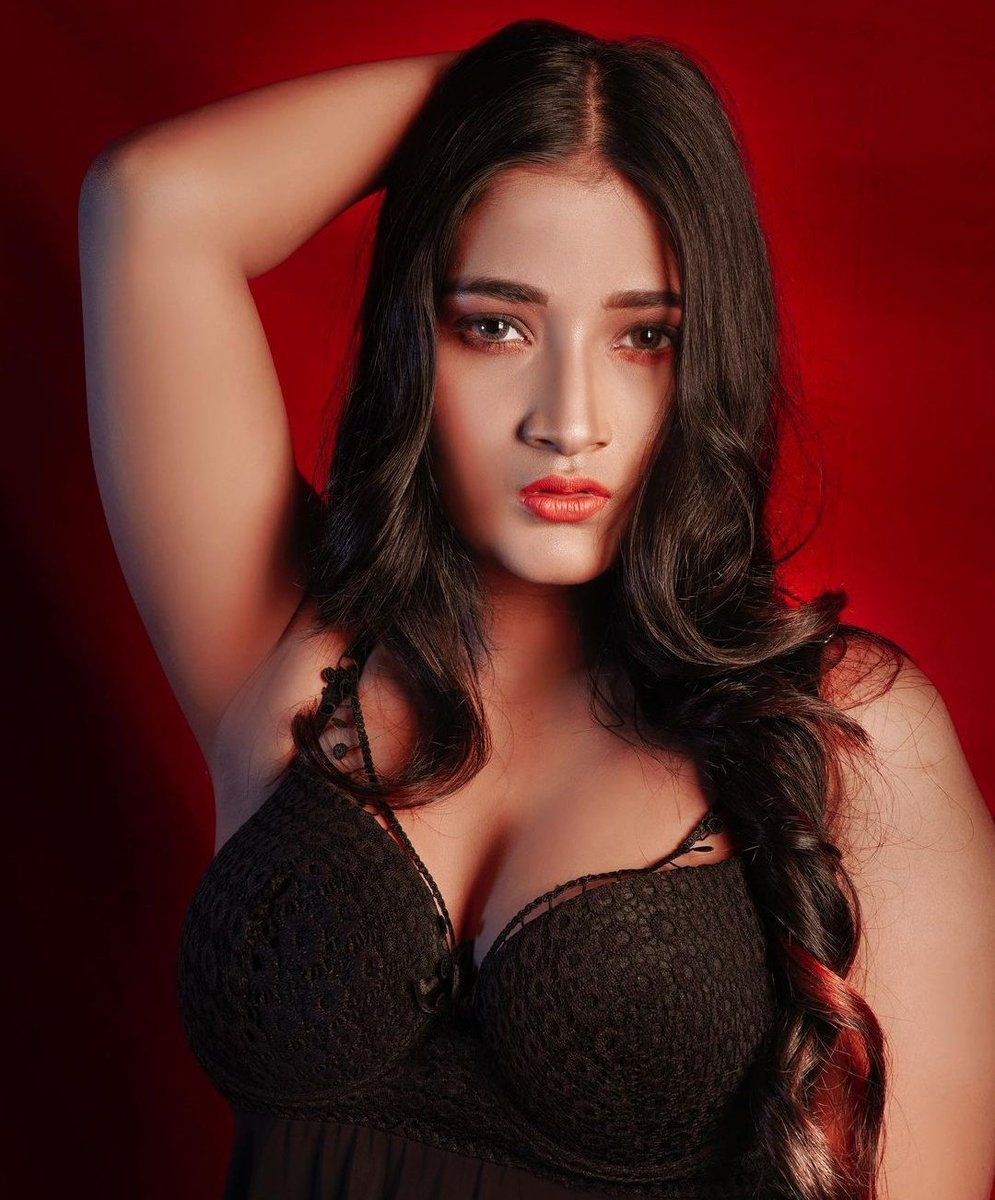 🐍🐍ज़हरीली नागिन tweet media