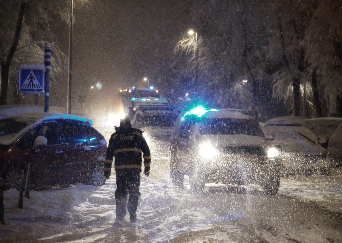UMEgob's tweet photo. La borrasca Filomena❄️ el incendio forestal de Jubrique🔥 y el volcán de La Palma🌋 han sido algunas de las misiones en las que hemos colaborado este año que despedimos 

📰 Aquí tienes nuestro resumen de 2021

https://t.co/YWeQC15II2 https://t.co/rZr9GgxbEf