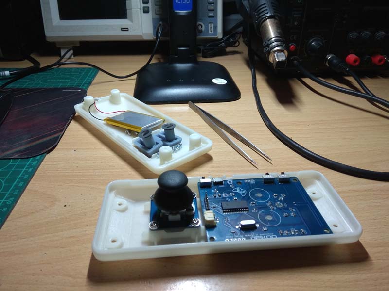 Reiniciamos la fabricación del Tank Gamepad Wireless para #Amiga después de resolver los problemas de suministro de componentes electrónicos. #MoreToCome #Retro