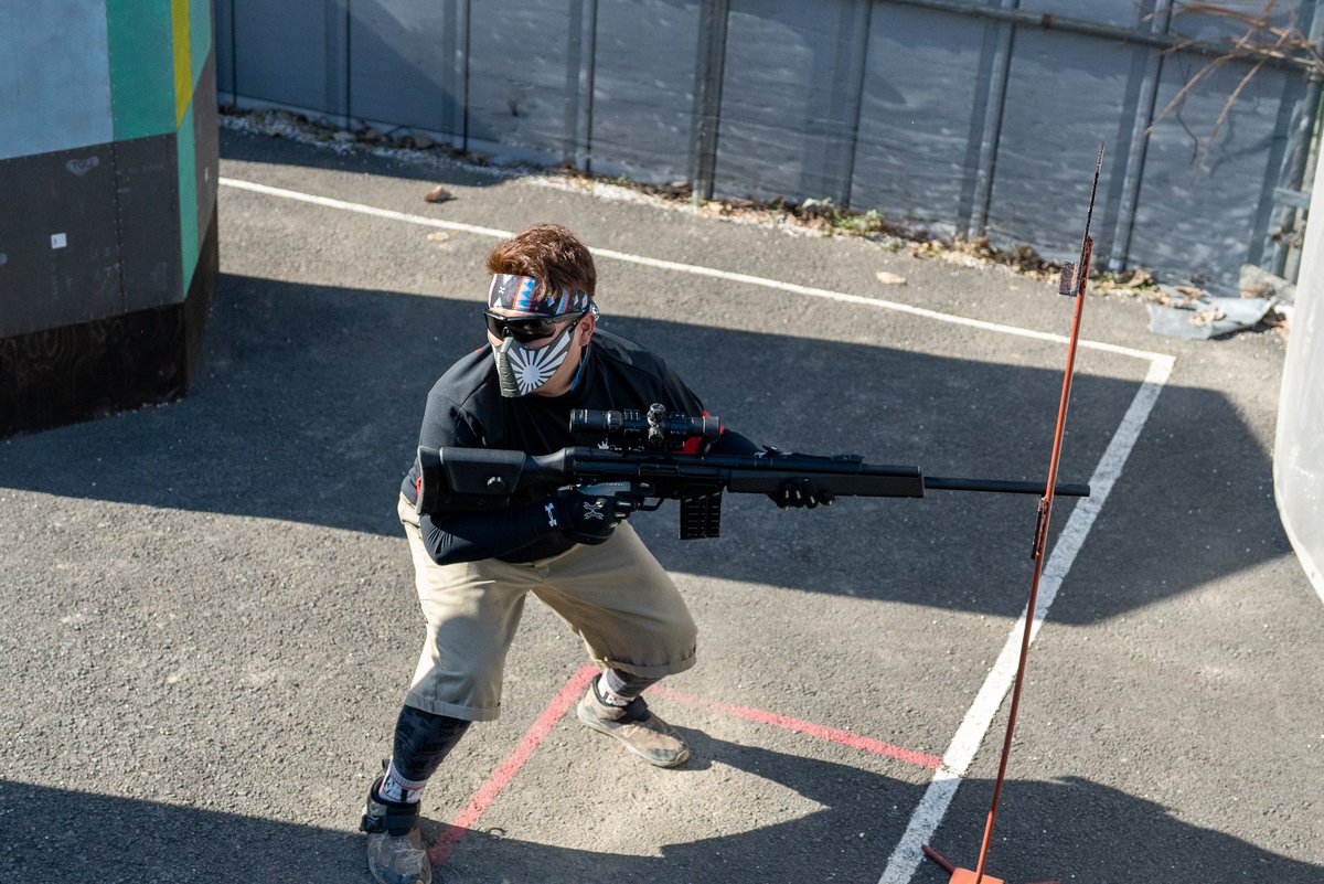 jump_kopg's tweet photo. 打ち納トスカ行ってきました！
約2ヶ月振りサバゲ最高💪
朝一顎流血、時計割れる、鯵の骨で喉痛だけど最高💪

今年の最後KINGに1on1勝った！
いい年越しになりそう😍

肉も写真もゲーマスもありがとうございました🙏
来年もよろしくお願いします！

#カロリンありがと
#湘南トスカ https://t.co/BLKoBfeEKD