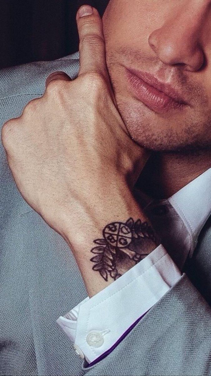 it’s so HD you can see his tattoo in perfect detail I’m in love