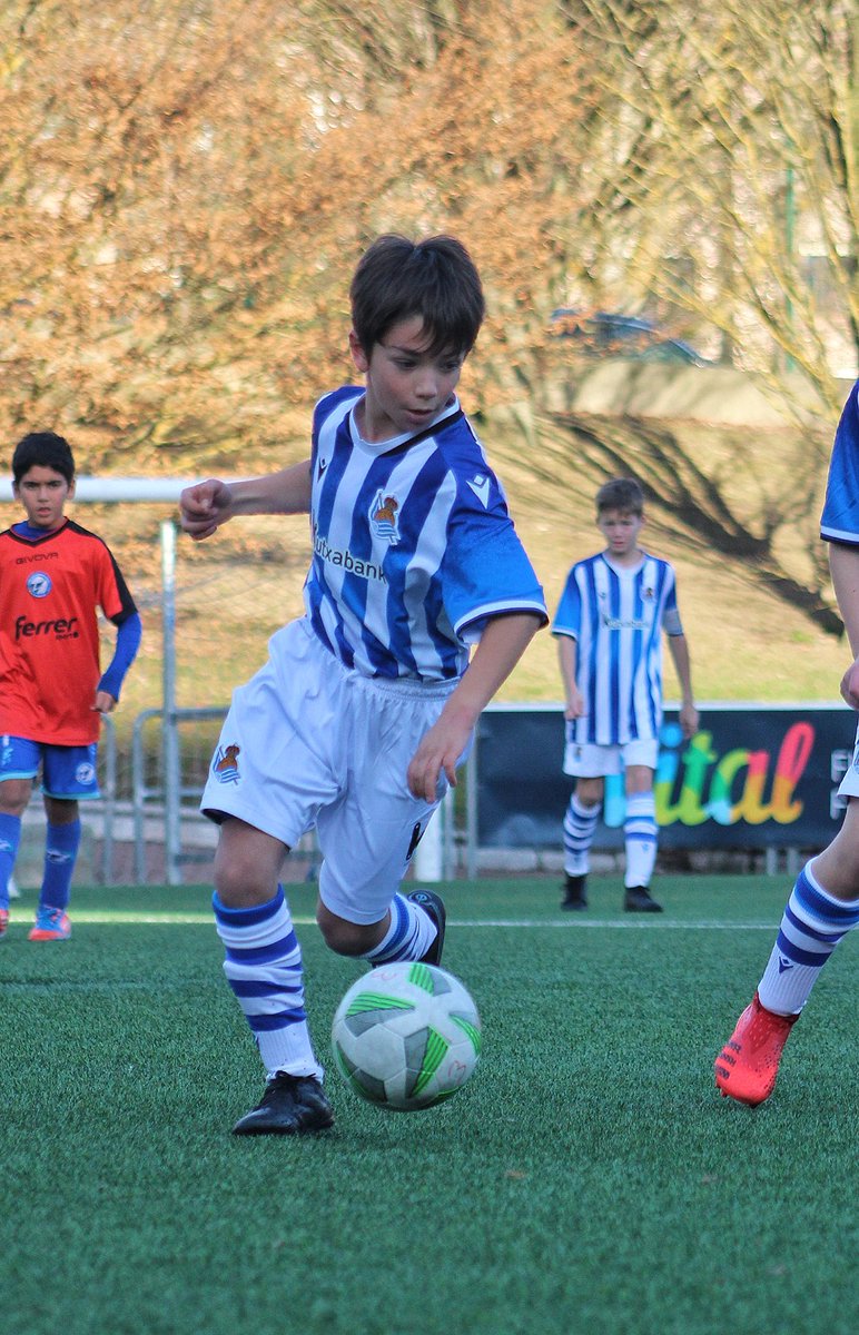 Orgulloso de ti pequeño . 2 torneos ganados en 2 dias con tu club el <a href="/ComillasCF/">Comillas Club de Fútbol</a> 2011 en Alegria y con la <a href="/RealSociedad/">Real Sociedad Fútbol</a> en Vitoria .
Muchas gracias por las oportunidades y sobre todo por las grandes experiencias vividas .
Tu esfuerzo diario tiene recompensa .
Feliz 2022 y Salud