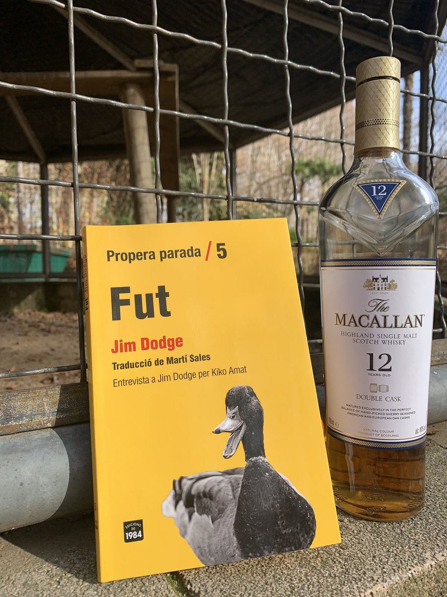 tinacasademont's tweet photo. Quina bona descoberta que em vas fer, @jordi_benavente! Una grandíssima novel•la curta que s’assaboreix en un parell d’hores i t’uneix sempre més a en Jake, al Menut i a la Fut! Magnífic #JimDodge i meravellosa traducció de @itramselas. Que bé m’ho he passat!! @Edicions1984 https://t.co/3hW2QQMgN7