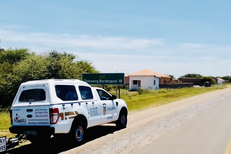 LibaleleLogist1's tweet photo. CROSS BOARDER VEHICLE DELIVERY 

We will always go out of our way, to ensure you receive your delivery and will cross any boarder, so long as there is a road😁

Bloemfontein to Gaborone https://t.co/7kjgs1oOdz