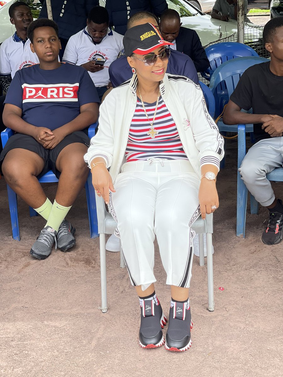 Kabolivel's tweet photo. #RDC: J’ai assisté à la finale du tournoi de la cohésion nationale du football féminin opposant le Racing Club du Golf24 à OL Club Dimezi. C’est la contribution de @InitiativeOlk à l’épanouissement de la jeunesse et à la renaissance du sport féminin. Bravo les filles ! https://t.co/P1D6iaKoXb