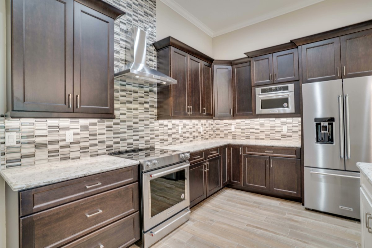 GrozaBuilders's tweet photo. Is a backsplash a must in your kitchen? We want to know 👀 https://t.co/vWMg1TB3Gf