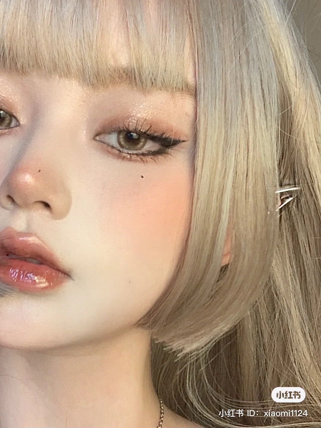 秘密 Mimi 中国コスメを1 3日でお届け 強気つり目メイク 強気な美人になれるボルドーつり目メイク たれ目や元々丸目の可愛らしい目元の方もアイテープを目尻に貼って二重幅を上に持ち上げたり アイラインの引き方を変えたりすることで 強い