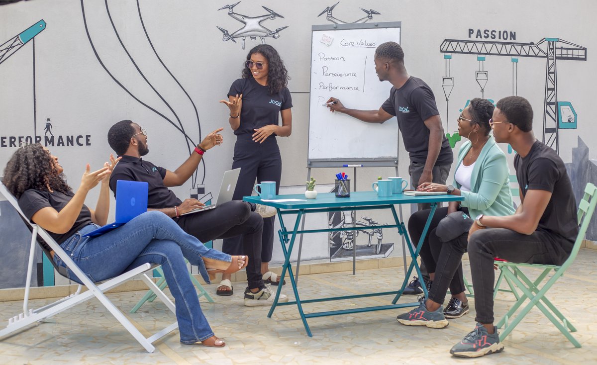 Quelques jours avant de cloturer 2021 ⏳
👉#JooLInternational est fier de son équipe et du travail accompli tout au long de cette année. Une équipe dynamique, passionnée et soudée qui a su porter la vision de l'entreprise vers l'infini ! ♾️
#joolteam #jooler  #hardwork