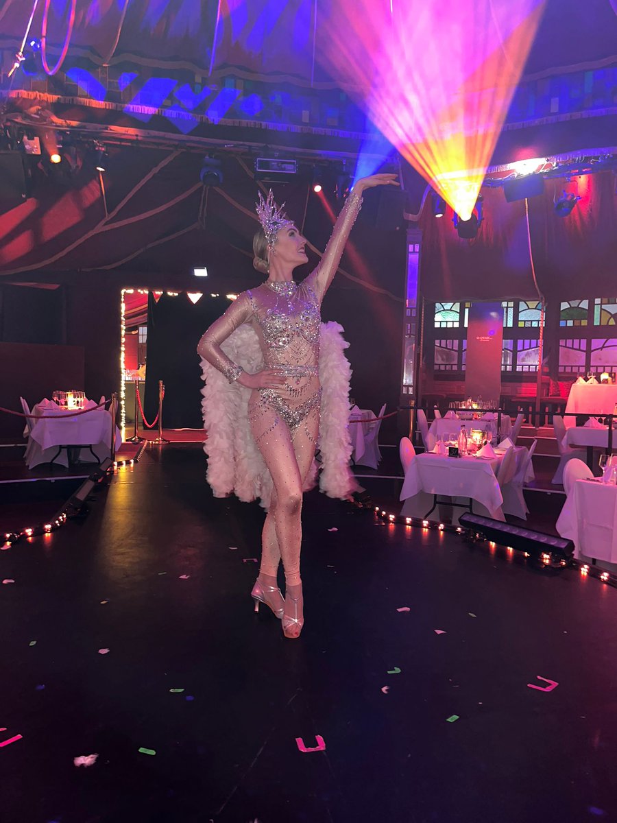 Another day on this gorgeous stage! ❤
#Showgirl #Germany #heilbronn #dancer