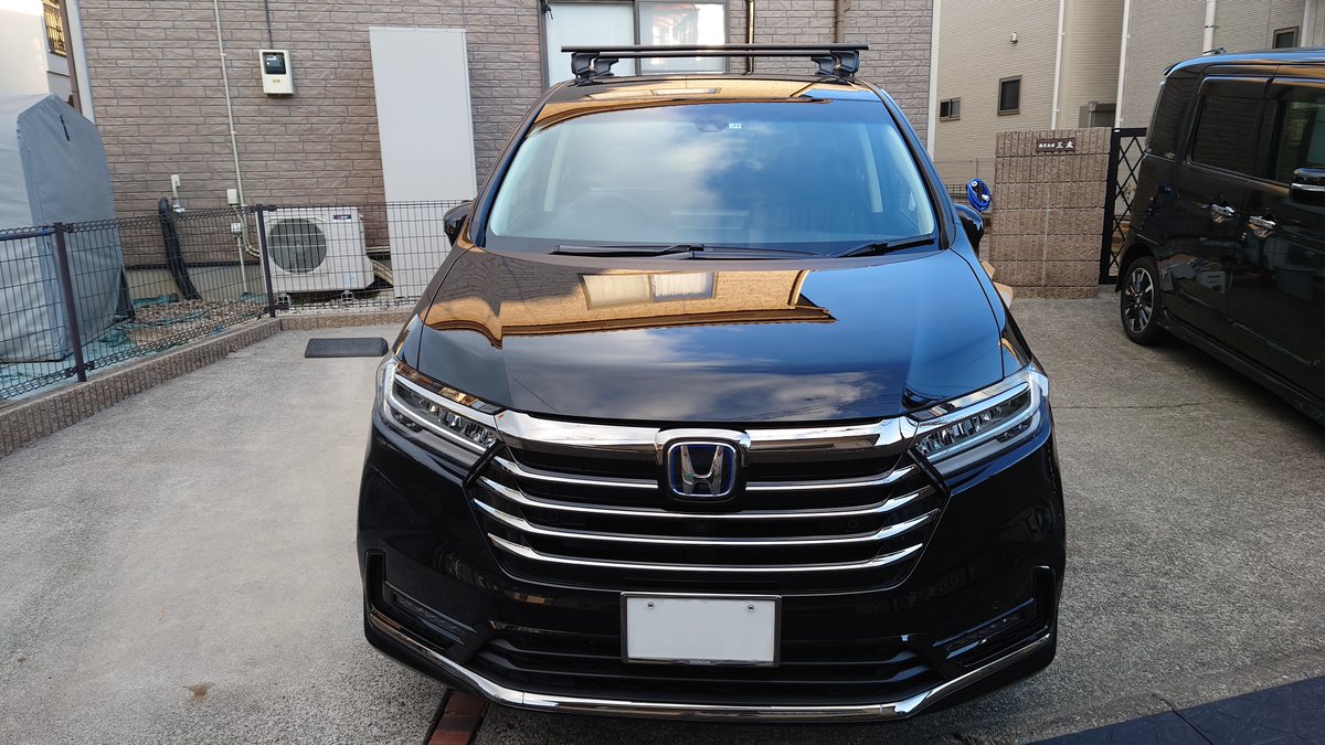 dogsmoca's tweet photo. 年越し寒波がくる前に洗車納め！
年末年始にどうか☔️が降りませんように🥺

洗車ついでにルーフキャリアも取り付けました。
日常生活の利便性が悪くなる為、ルーフボックスはスキー⛷️などにいく時に積載しようかと。

#オデッセイ
#ルーフキャリア
#inno https://t.co/o9zKC30yqZ