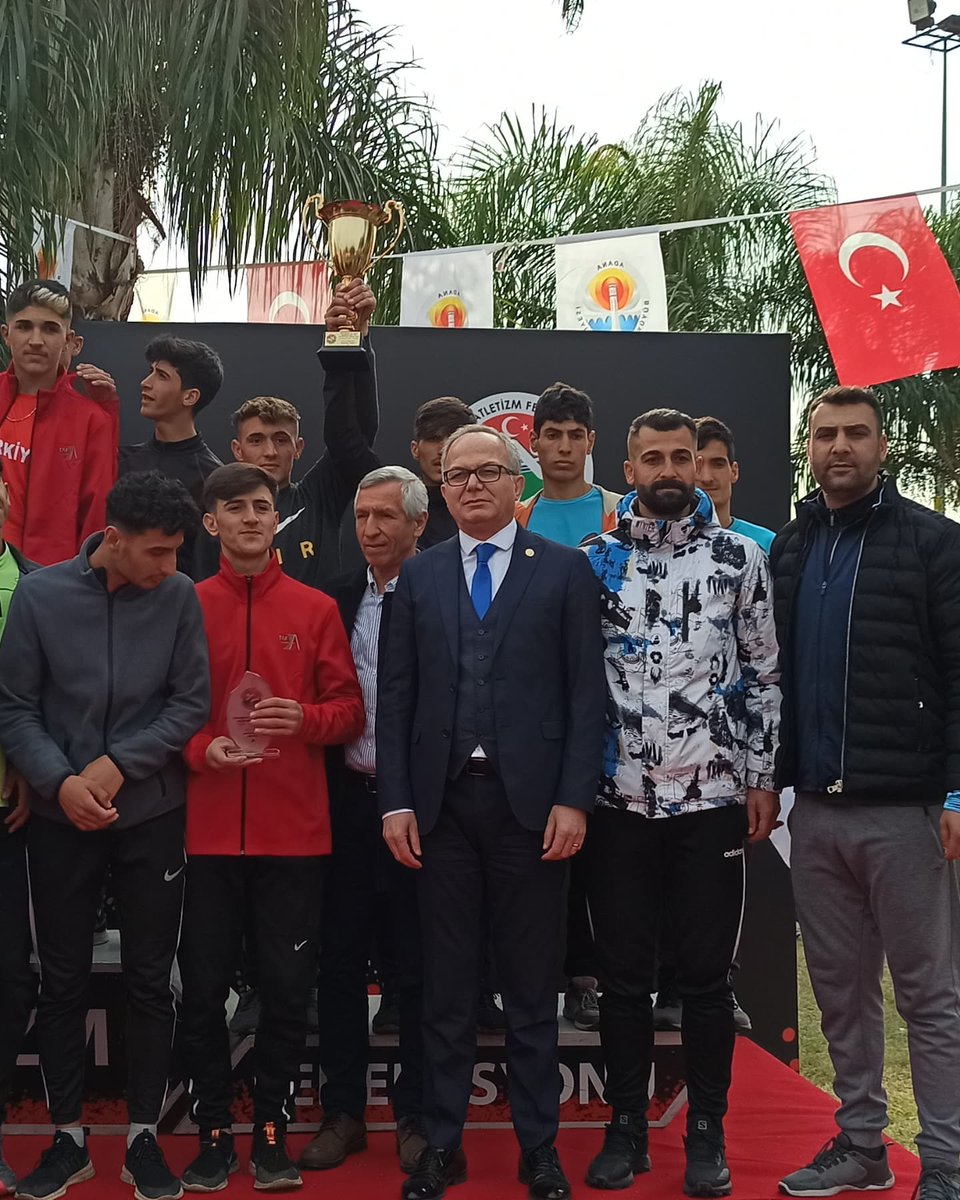 Bugün Adana da düzenlenen Türkiye kros ligi finalinde U-16 Erkekler kategorisinde sporcum #AliTunç Türkiye 4.su olmuştur U-18 Erkek kategorisinde Erciş ilçe takımımız Türkiye 3.su olmuştur <a href="/kasapoglu/">Dr. Mehmet Kasapoğlu</a> <a href="/kamuranozden/">Kamuran ÖZDEN</a>  <a href="/nevzatvan/">NEVZAT İNANC</a> <a href="/HarunYasargsb/">Harun YAŞAR</a>