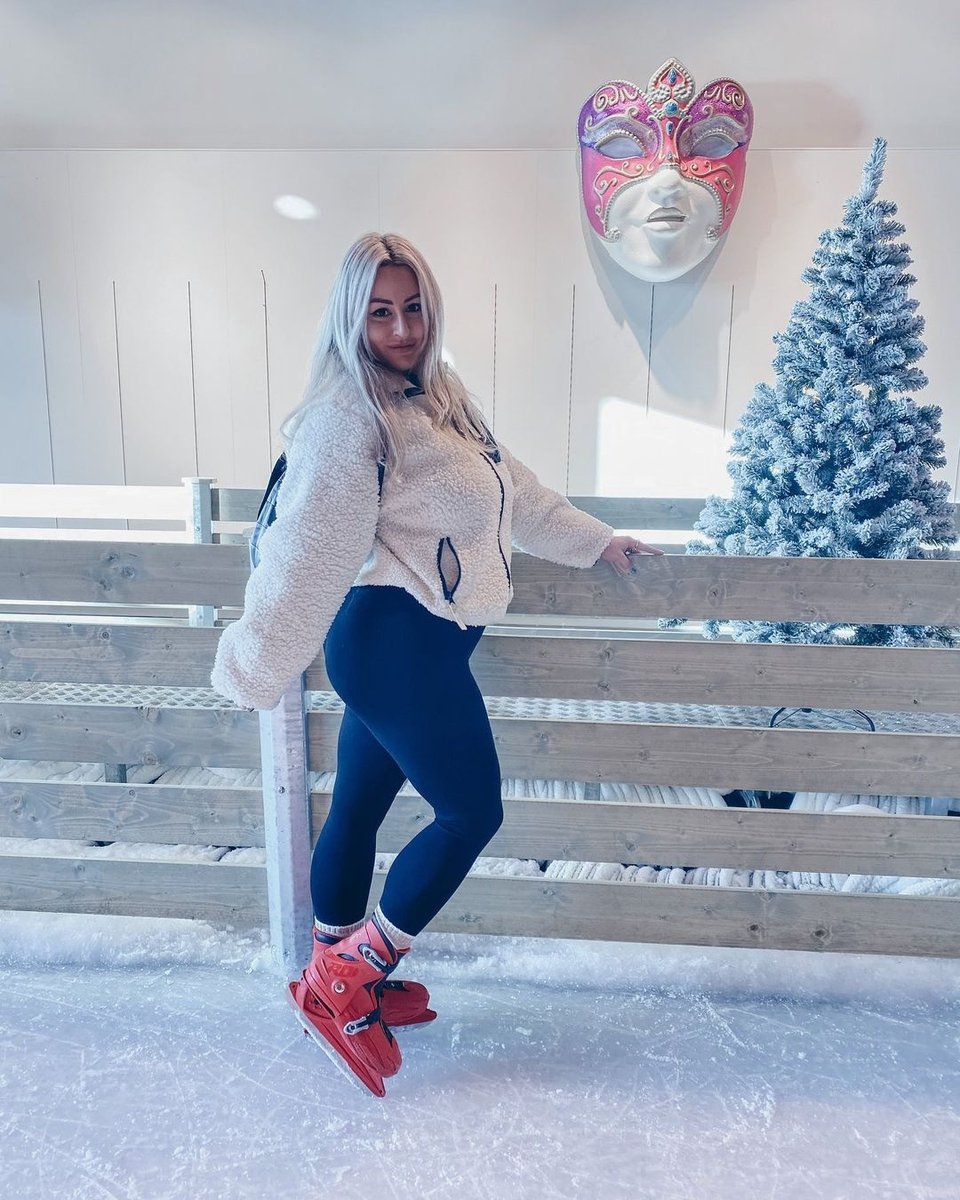 UnrealXmas's tweet photo. Experience the winter magic with us at Unreal Xmas! ❄️⛸️

📸 @justinajonesxox

#UnrealXmas #Manchester https://t.co/SMgdKmRfeM