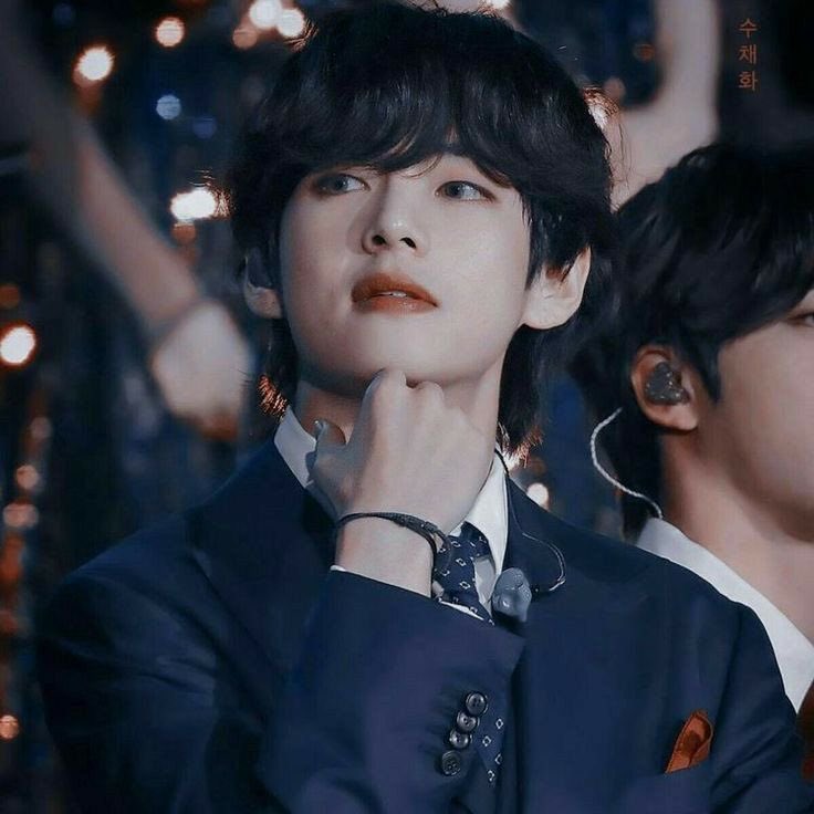 ArmyMinta's tweet photo. Chúc mừng sinh nhật Taehyungie! Một lời chúc có vẻ hơi muộn rồi nhỉ!? Mong Tae của chúng ta sẽ thật vui vẻ trong ngày hôm nay và sau này nhé! Happy birthday Kim V🥳🎂#TAEHYUNGDAY #TAEHYUNG #BTS #vday @BTS_twt @bts_bighit https://t.co/JPBUIl3Qb2