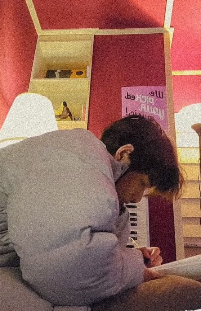 ArmyMinta's tweet photo. Chúc mừng sinh nhật Taehyungie! Một lời chúc có vẻ hơi muộn rồi nhỉ!? Mong Tae của chúng ta sẽ thật vui vẻ trong ngày hôm nay và sau này nhé! Happy birthday Kim V🥳🎂#TAEHYUNGDAY #TAEHYUNG #BTS #vday @BTS_twt @bts_bighit https://t.co/JPBUIl3Qb2