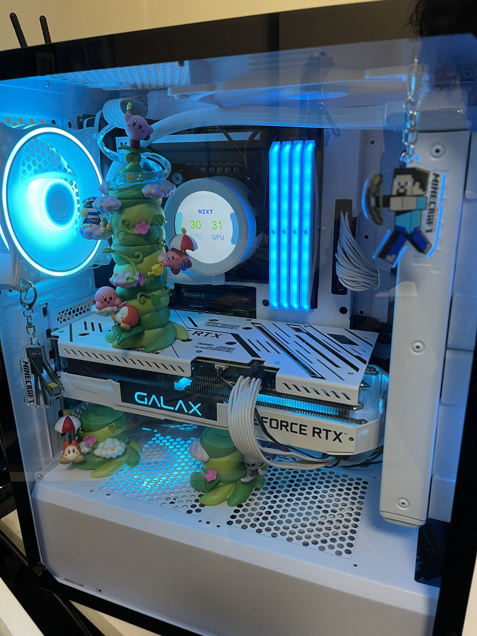 Yuukits フィギュア溶けないか心配だけど可愛いからとりあえずpcに入れてみた うるさいけど可愛い T Co 6bwz3y8rxi Twitter