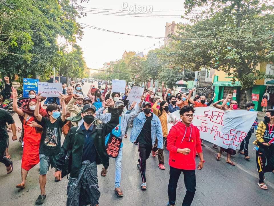 afcc_mdy's tweet photo. "နှစ်သစ်ကိုလည်းကြို ဖက်ဆစ်ကိုလည်းဖြို"

၈၄လမ်းမပေါ်ထိ ပြန်လည် ချီတက်လာကာ

စစ်ခွေးကြောက်တဲ့ ဟစ်ကြွေးသံတွေနဲ့အတူ 

ချီတက်ခဲ့တဲ့ မန္တလေးအင်အားစု သပိတ်စစ်ကြောင်း

မန္တလေး၊ဒီဇင်ဘာလ၊၃၀ရက်

Photo - Spring Diary, Poison

#အရေးတော်ပုံ_အောင်ရမည်

#AFCC_MDY #MSF #WhatsHappeningInMyanmar https://t.co/W6DsCy28sT