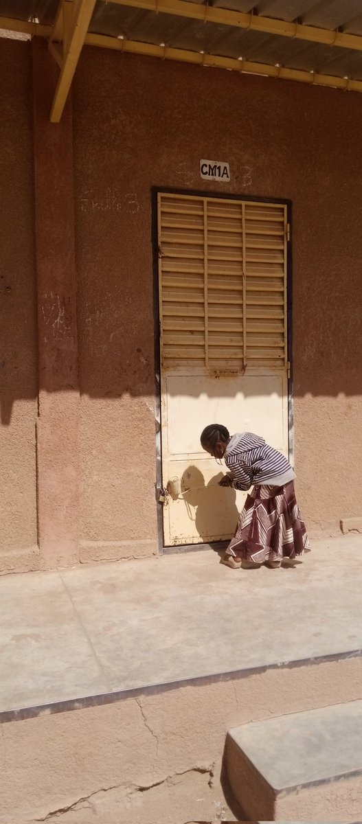 Obianou's tweet photo. Semaine d'action citoyenne à l'école OBITARA d'#Agadez en continue.
#Bénévolat #CercleDev #Agadez https://t.co/bdwQzFOOb5