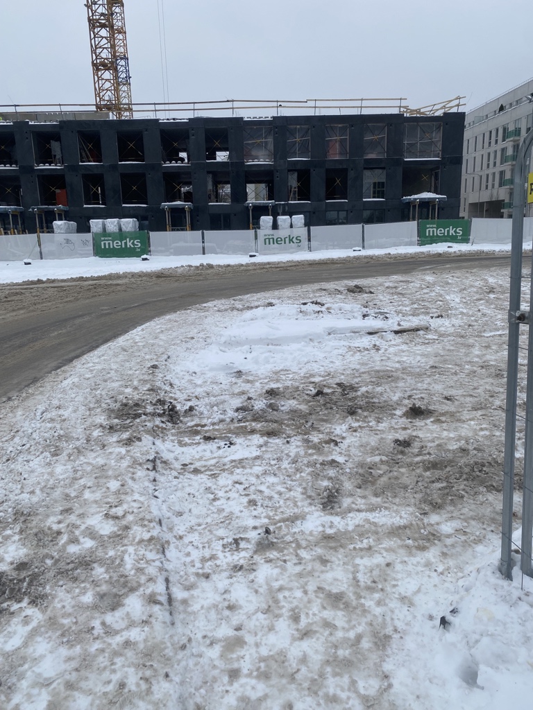 Burberis's tweet photo. Varbūt @RigasDome grib sevi piespiest notīrît ietves pie izpilddirekcijas un pirmsskolas izglītības iestādes pirms spiest citiem? @rdsvc https://t.co/l8Yx7aAVXv