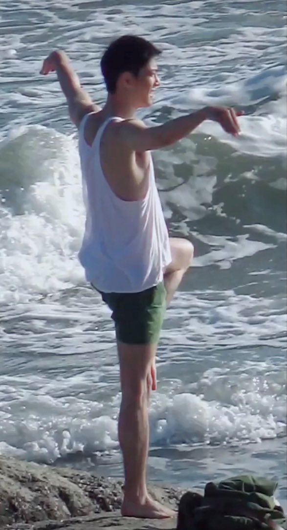 ภาพหาดูยาก กาตุ่ยเลียนแบบนก!! โง้ยย ยัยน้อนจ้านมายืนน่ารักอะไรกงนี้คั้บ 🥺🥺💕