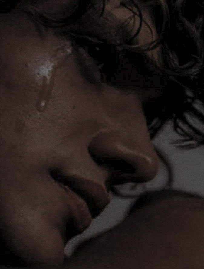 ᅠ
ᅠ
ᅠ 𝑶.𝑺 : 

                           𝑭𝒂𝒍𝒍𝒆𝒏 𝑨𝒏𝒈𝒆𝒍

ᅠ
ᅠ
TW : violence, adultère, drogue, alcool, dépression, VIH