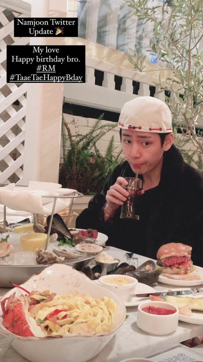 BTSARMY1572's tweet photo. HAPPY BIRTHDAY TO YOU KIM TAEHYUNG. 🎂🎂🥳
MANY MANY HAPPY RETURNS OF THE DAY. MAY YOU LIVE LONG AND MAY YOU HAVE EVERYTHING YOU WANT ❤❤ https://t.co/xBaEDABRZt