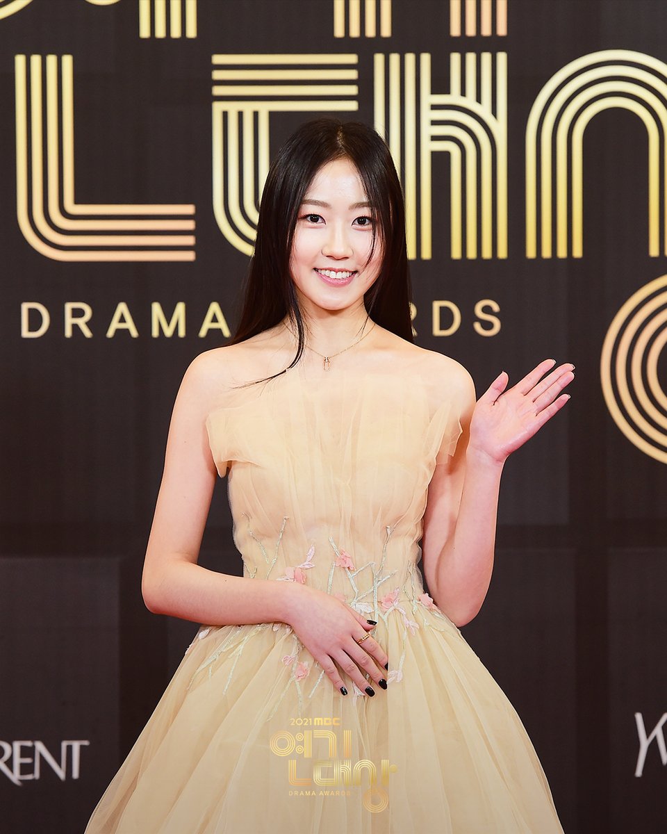 🏆#2021MBC연기대상🏆 포토월 현장!📸 올 한해도 MBC 드라마를 사랑해 주셔서 감사합니다💖 #mbcdrama #목표가생겼다 #김도훈 #김환희Translate post