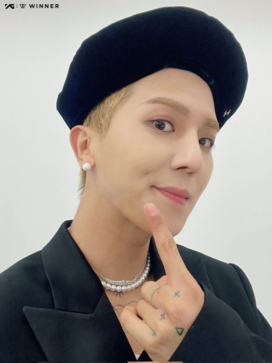 smharchive's tweet photo. Pretty chanel boy mino ✨ https://t.co/yjWw4zBpHt