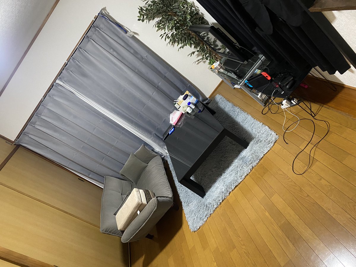 leo10202's tweet photo. 1年経つの早い
そして部屋の掃除遠して年越しの準備 https://t.co/K6WYO9uQMV