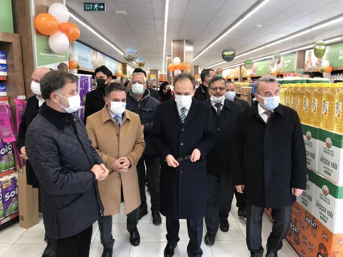 tarimkredi's tweet photo. Üreticiyle tüketici arasında köprü vazifesi gören ve çiftçilerden aldığı güçle büyüyen #TarımKredi #KooperatifMarket'in Bozüyük şubesi hizmete açıldı. https://t.co/Is36ZhrJ9Y