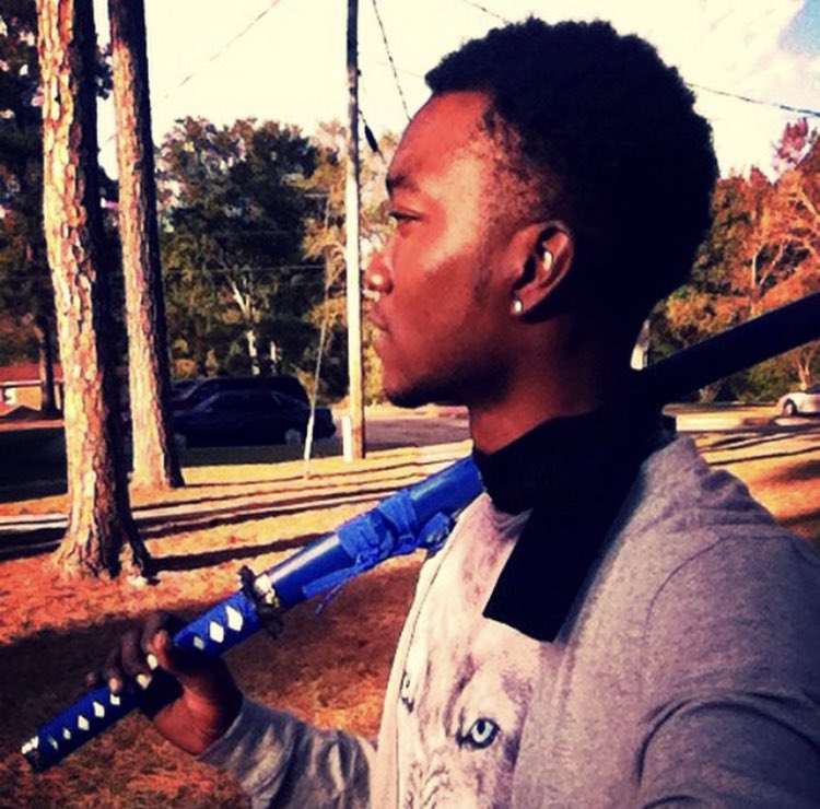 lowkeyfr's tweet photo. Me 9 years ago https://t.co/MUlAFUc4Ve