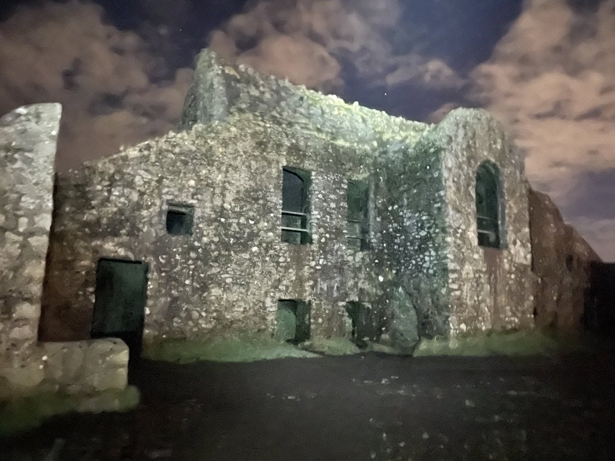 Was out on the trails last night and ended up the evening run with a circuit of the Hellfire and got these spooky shots of The Hellfire Club lit up by the head torch ⁦<a href="/SavetheHellfire/">SavetheHellfire</a>⁩ ⁦<a href="/Moyville16/">Moyville Residents Association</a>⁩