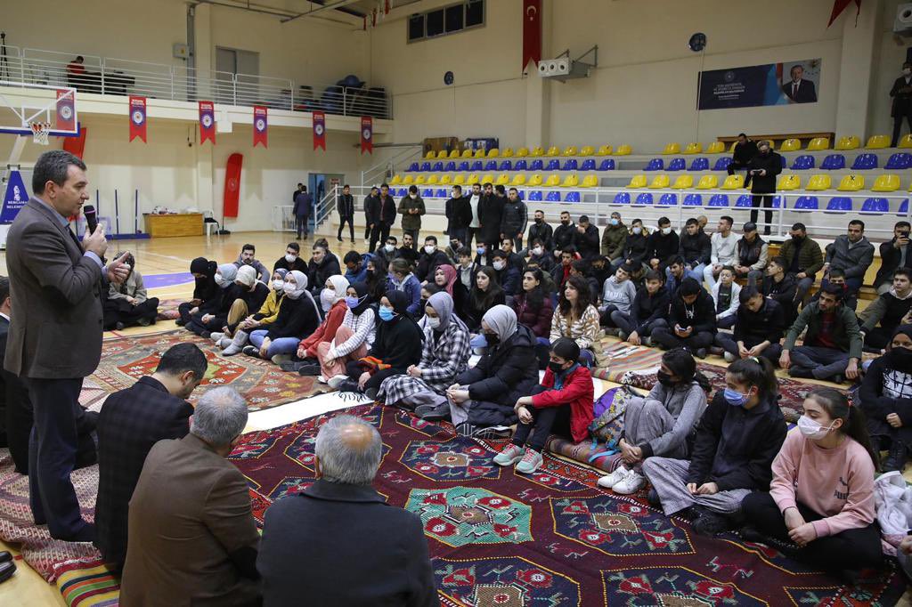 AkGencBergama's tweet photo. “Mahalle Bizim, Gençlik Bizim” buluşmamızı,İl Başkanımız Kerem Ali Sürekli, Belediye Başkanımız Hakan Koştu,İlçe Başkanımız Sebahattin Güzel, İl Gençlik Kolları Başkanımız Recep Tayyip Taslak,dava arkadaşlarımız birlikte gerçekleştirdik.
2023 ve 2024’de  Gümbür gümbür geliyoruz. https://t.co/yoqPiRgyQP