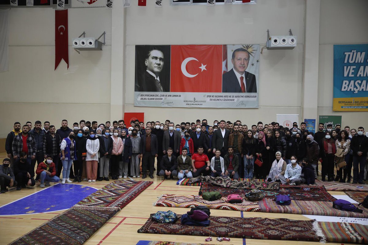 “Mahalle Bizim, Gençlik Bizim” buluşmamızı,İl Başkanımız Kerem Ali Sürekli, Belediye Başkanımız Hakan Koştu,İlçe Başkanımız Sebahattin Güzel, İl Gençlik Kolları Başkanımız Recep Tayyip Taslak,dava arkadaşlarımız birlikte gerçekleştirdik.
2023 ve 2024’de  Gümbür gümbür geliyoruz.