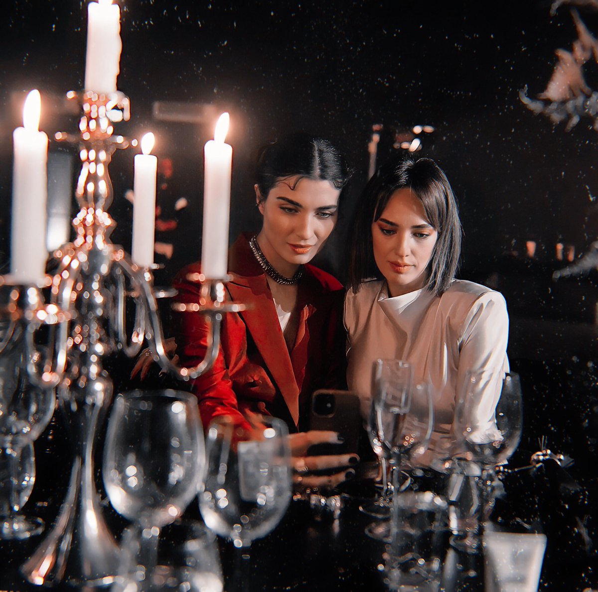 tubavibes's tweet photo. 🖤✨
#TubaBüyüküstün https://t.co/OEi3ehWkCp