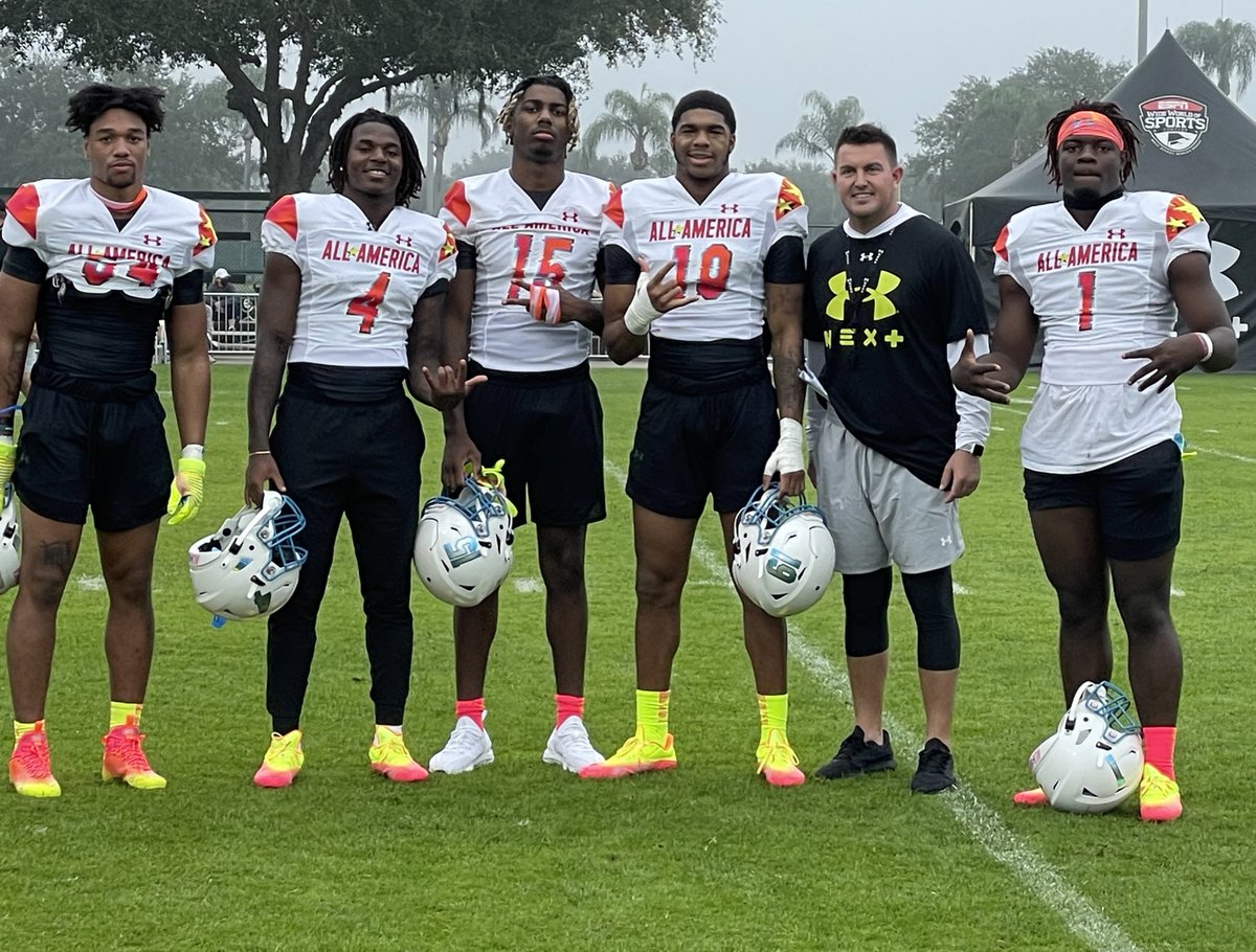 CoachHillerich's tweet photo. What a group of LBs to coach!! 
Showtime - Sunday on @ESPNU !! 
@Theicedupshawn @HP113k @Dasan2022 @RealJihaadC @JaronWillis4  #TeamICONS https://t.co/RQJsx0EuC8
