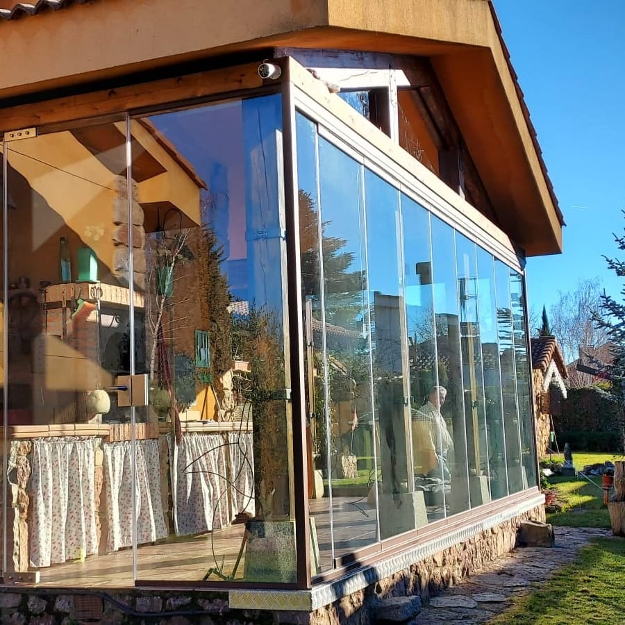 Levidrio's tweet photo. [Proyecto] Cierre de terraza con cortinas de vidrio Extendglass en vivienda unifamiliar.

#AmpliamosTuEspacioVital
#leonesp https://t.co/dSuPJG2oMX