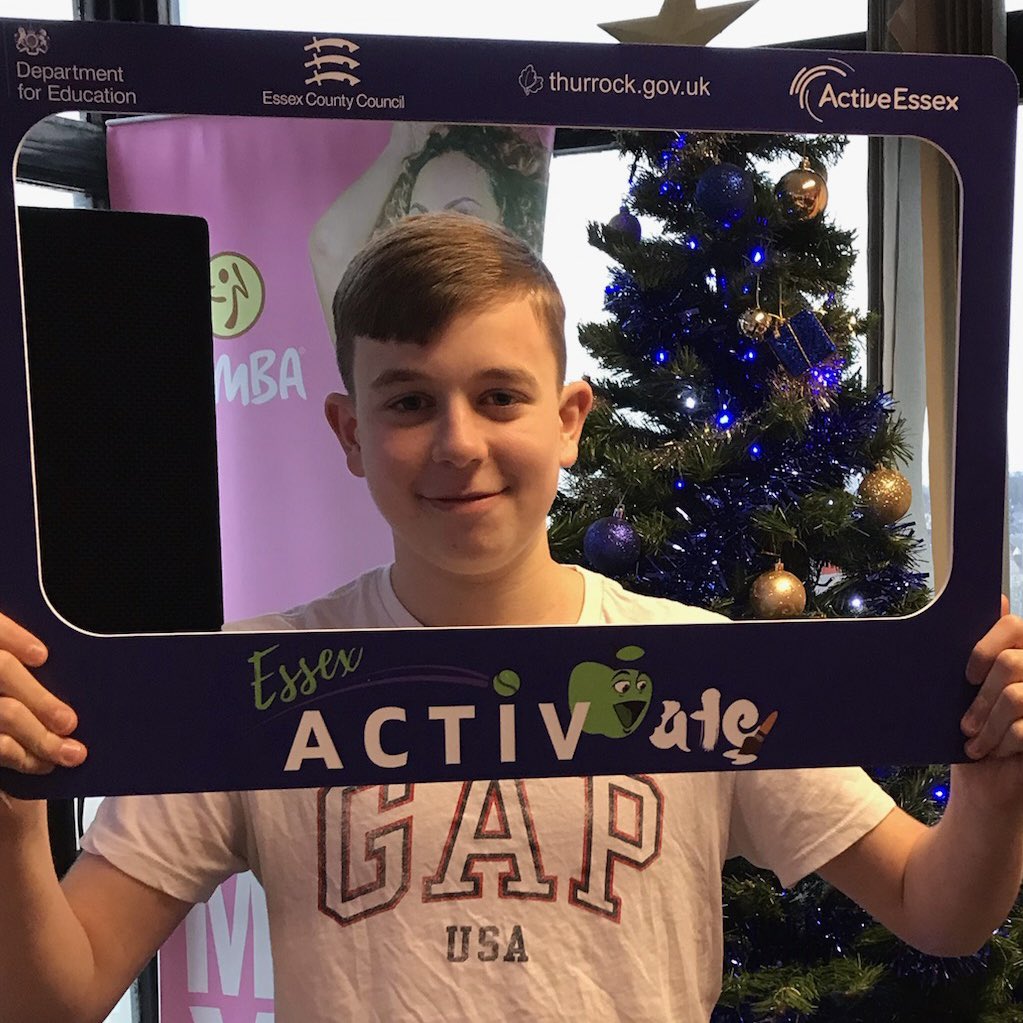 ArtsOutburst's tweet photo. Today was our end of year party with #Haf2021 @EssexActivAte - we had lots of games and activities including calendar making and karaoke. We had a wonderful show by circus performer and magician Arthur and fantastic party food supplied by Feast! https://t.co/8EClPA4BhU
