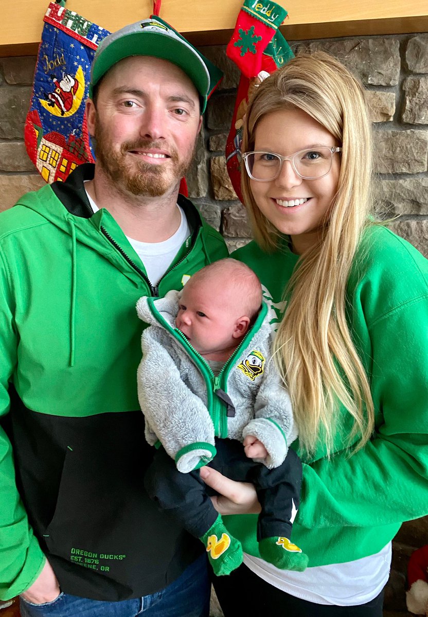 alohichloe's tweet photo. I love my little family so much. 🥰 https://t.co/mYCZ6I8H1l