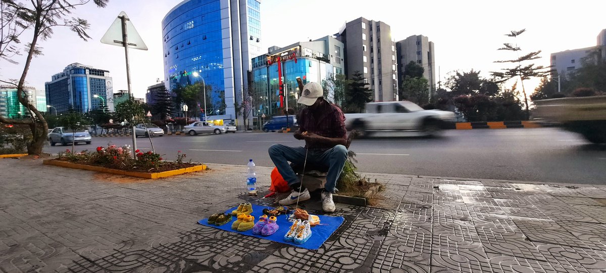 ስሙ/ሟ እንዲጠቀስ የማይፈልጉ የትዊተር ቤተሰባችን ዛሬ ለተስፋዬ የ1 ወር የቤት ኪራይ የሚከፍለው 1500 እና ለገና ለህፃናት ማሳደጊያ የሚሰጥ 20 ጫማ አዘው 6000 ብር ልከውልኝ አጠቃላይ 7500 ብር ሰጥቼዋለሁ::
እግዚአብሄር ይክፈላችሁ 💛
#buyethiopian 
RT🙏🏾