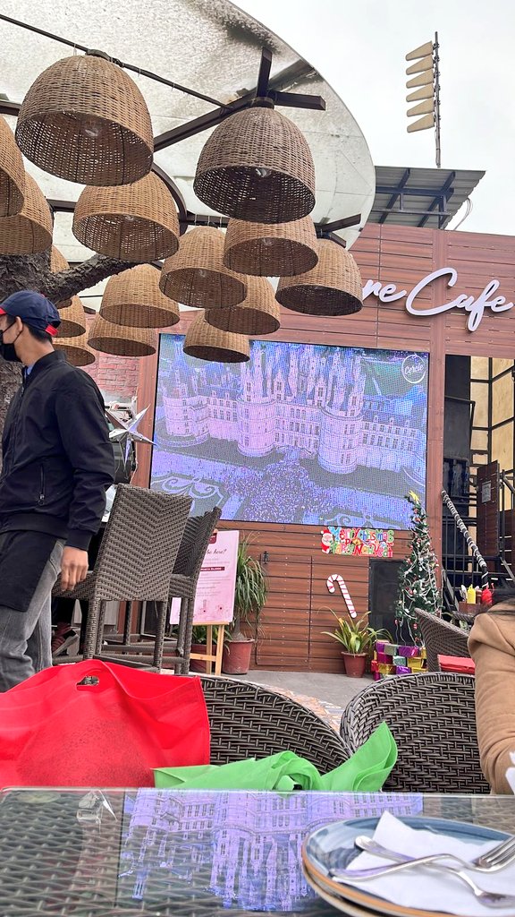 madhumita6's tweet image. #SignatureCafe with a view of the #SignatureBridge #Delhi