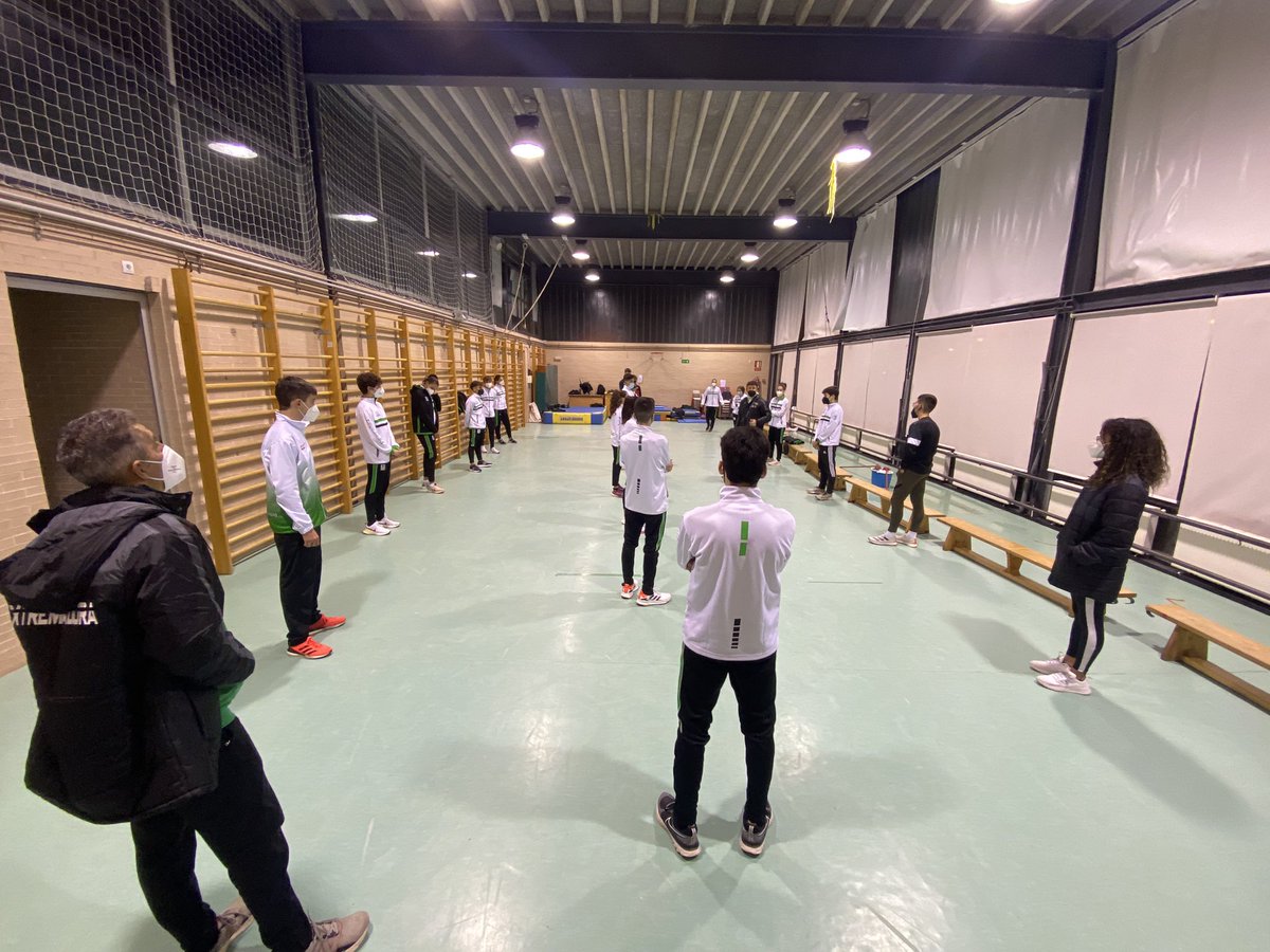 Cerramos el 2021 con 2 concentraciones en sectores de saltos y Mfondo, fondo, cross, marcha y trail.
Gracias por todo! Gran experiencia en la que hemos aprendido, compartido conocimientos, experiencias, vivencias y entrenamientos👍, en poco tiempo 
¡FELIZ 2022 💙!
#atletismo #run