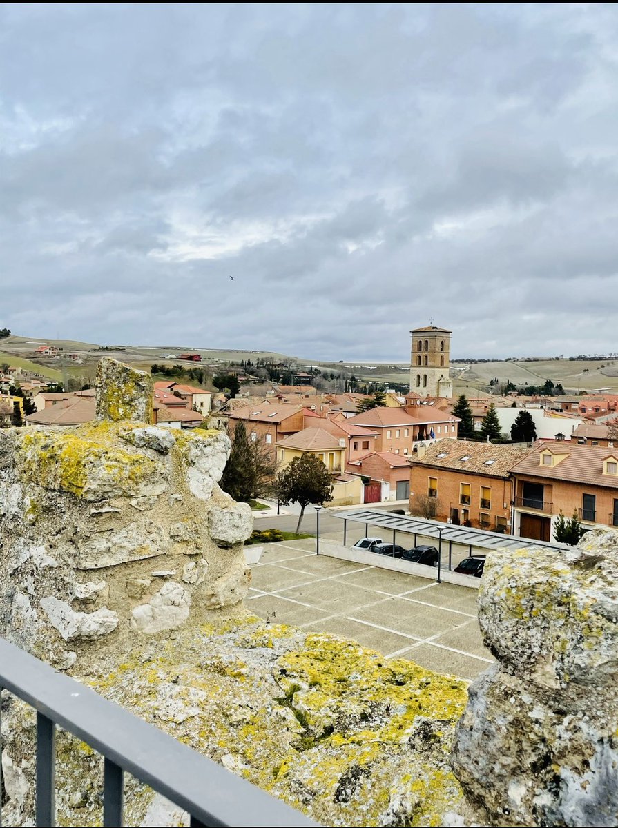 turvalladolid's tweet photo. 🏰 ¿Sabes desde que castillo de la provincia de #Valladolid se pueden ver estas maravillosas vistas?
#castillosdeespaña #castillosdelmundo #provinciadevalladolid https://t.co/Pf3PRsSt2H