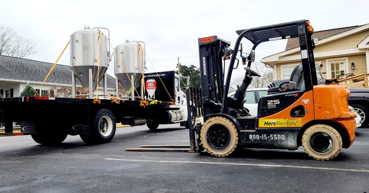 OakCityBrews's tweet image. Aw, snap!!!!!  TWO sparkling new fermenters and boiler were delivered TODAY!!!!  
.
More OCBC brews headed your way, cheers!
.
.
.
Side note: the forklift driver did a fantastic job 👏 
.
.
.
#OakCityBrews #expanding #morebeer #craftbeer #brewery