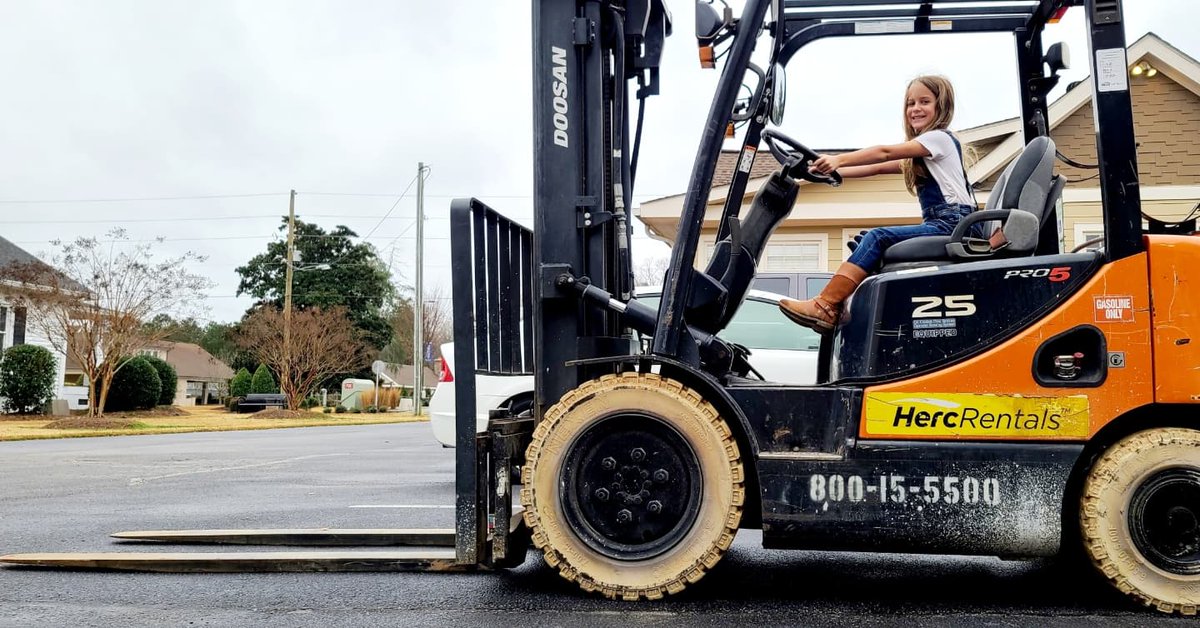 OakCityBrews's tweet image. Aw, snap!!!!!  TWO sparkling new fermenters and boiler were delivered TODAY!!!!  
.
More OCBC brews headed your way, cheers!
.
.
.
Side note: the forklift driver did a fantastic job 👏 
.
.
.
#OakCityBrews #expanding #morebeer #craftbeer #brewery